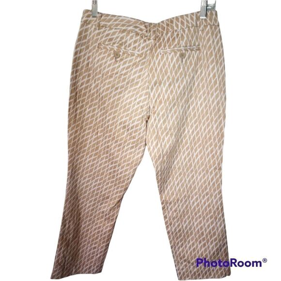 New York and Co. abstract print capris - Picture 4 of 10